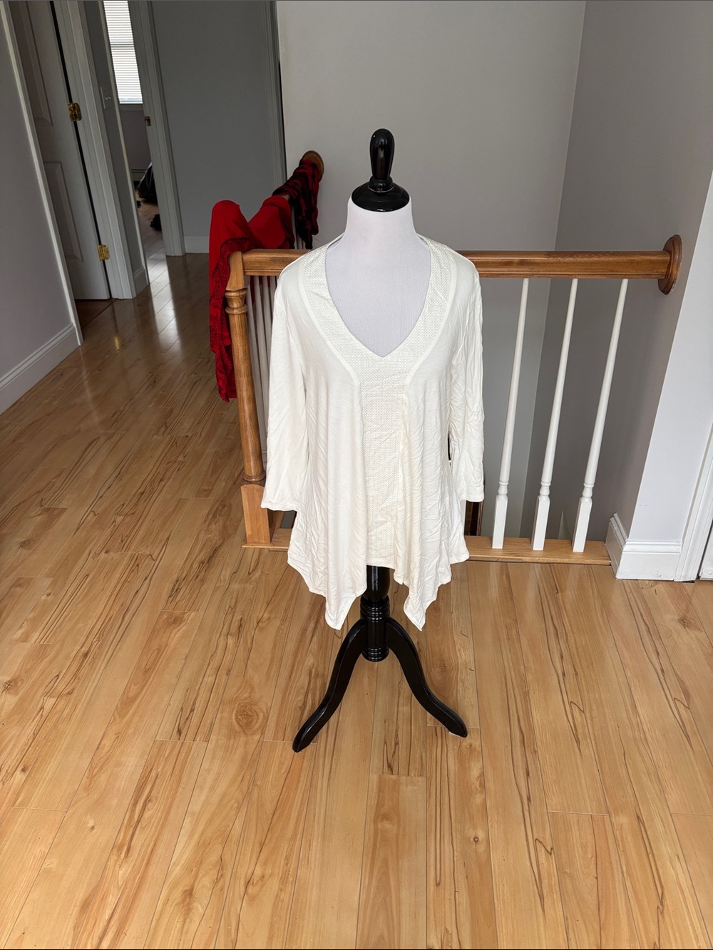 Adrianna Papell Cream V-Neck Tunic